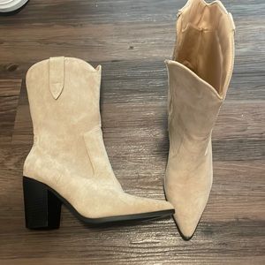 Tan western Lulus booties